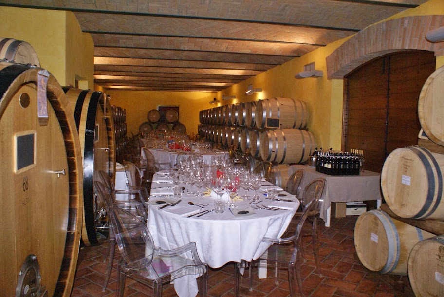 Diner in vatenkelder Il Falchetto, Piemonte Il Falchetto, Piemonte, Wijnkoperij Henri Bloem