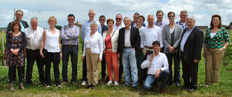 Groepsfoto in de wijngaarden van Ch&acirc;teau Balestard la Tonnelle