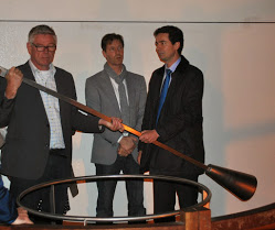 Ernst (Leiden) en Peter (Amstelveen) klaar voor de pig&eacute;age samen met Lionel Labat van Ch&acirc;teau Pape Cl&eacute;ment